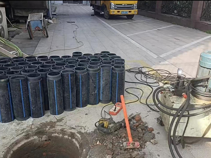 大东PE置换管厂家 DN315置换管 非开挖管短管置换